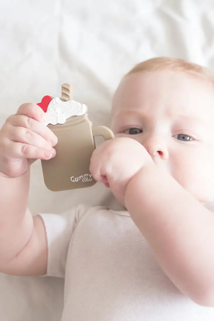 ميلك شيك فراولة || مشبك على العضاضة بمشبك