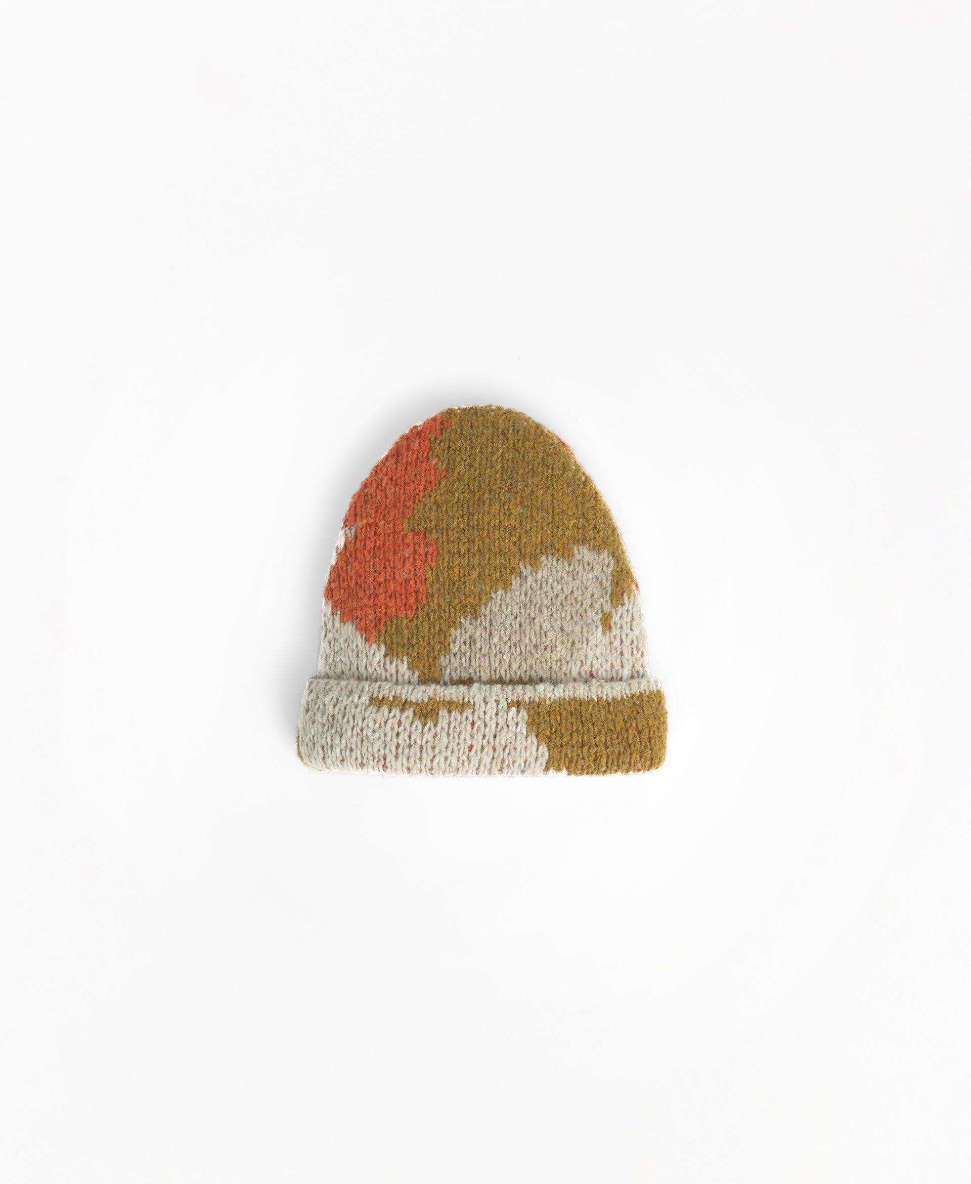 Knitted beanie with pattern