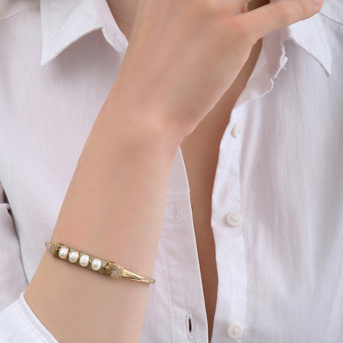 Sophisticated woven adjustable pearl bangle | white